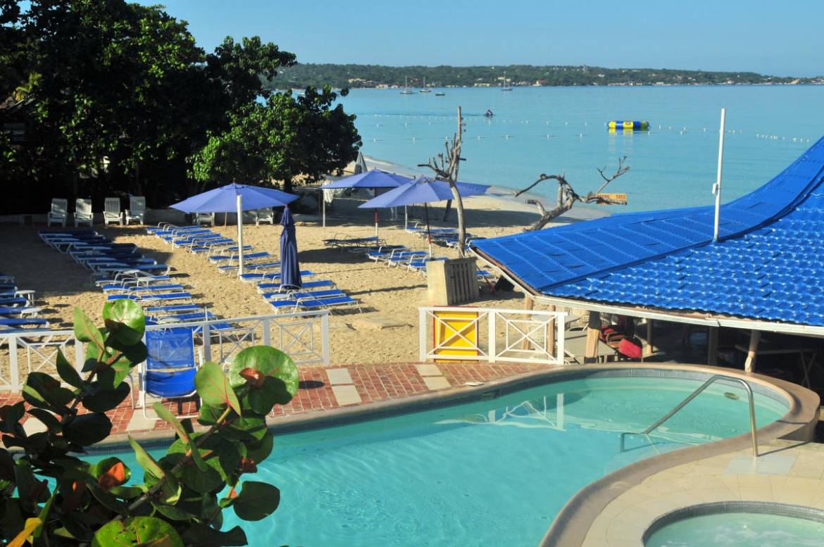 Beach-and-Pool-View-from-Breakfast-area_d4823574-5056-a36a-0760bc21b246af3a.jpg